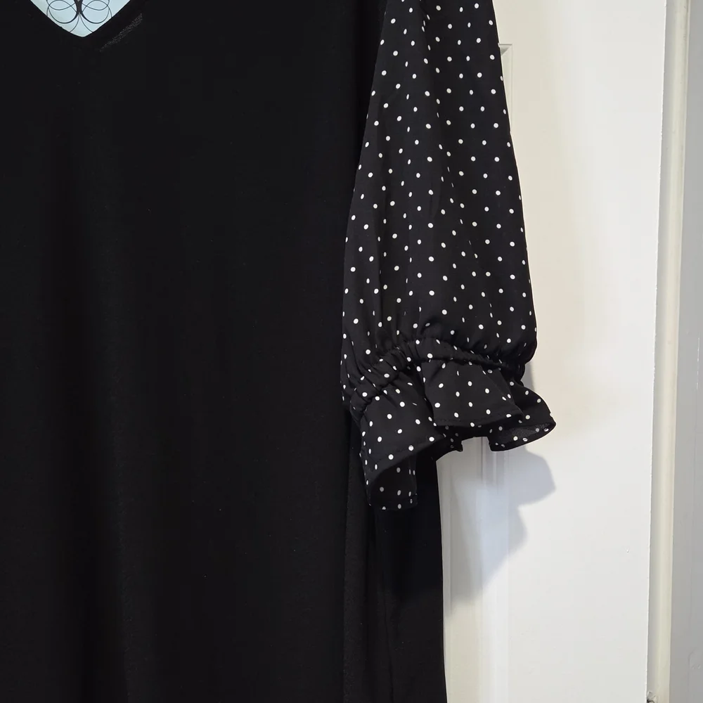 CeCe Black Polka Dot Short Sleeve Women's Top - Picture 3 of 4
